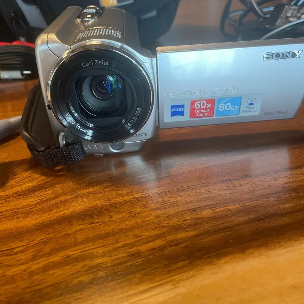 Sony Silver Handy cam DCR-SR68 Camcorder with Carry Case and Cables